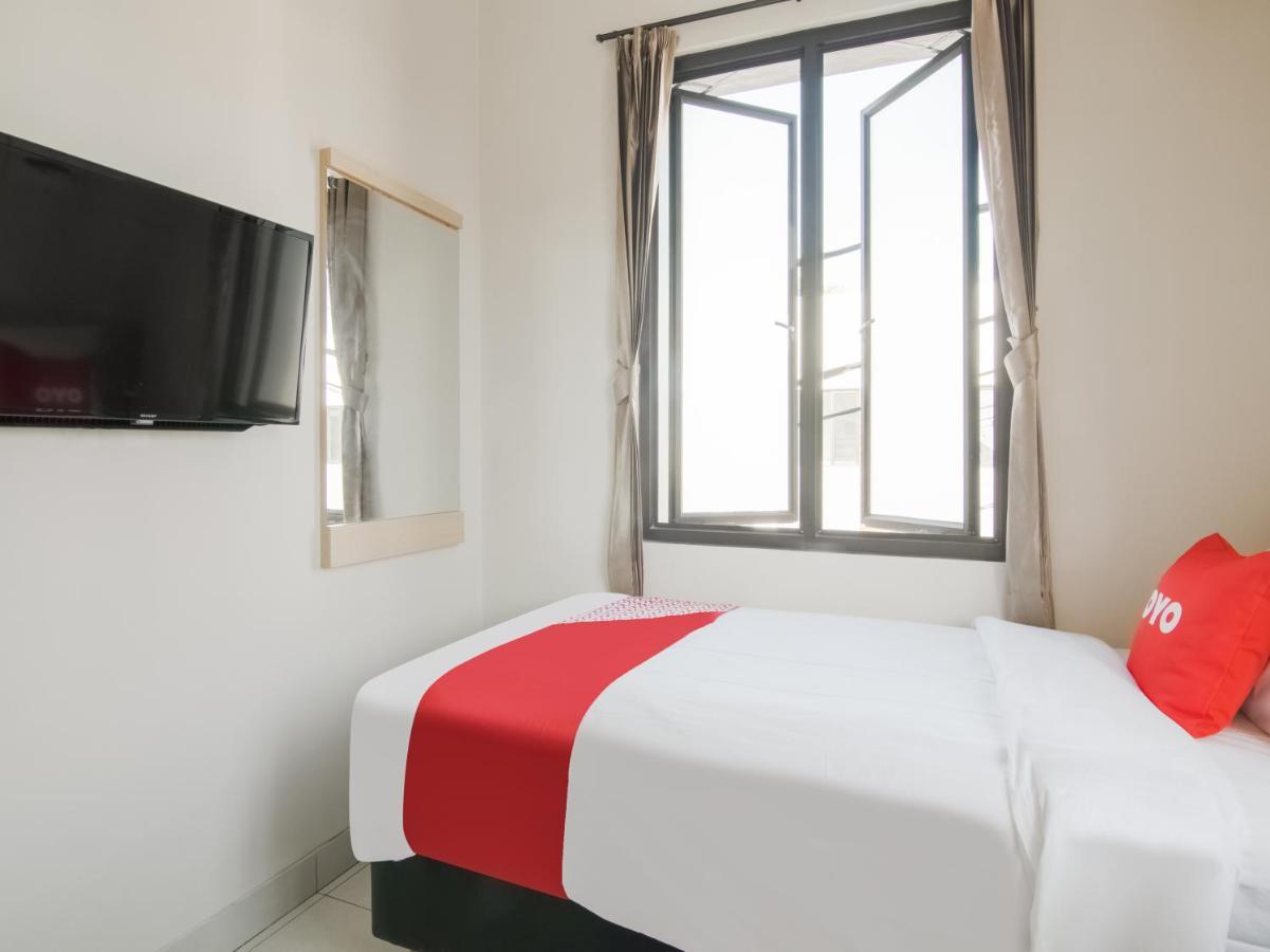 Oyo 3824 Columbus Residence J1 Telukjambe المظهر الخارجي الصورة
